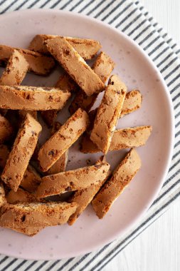 Ev yapımı Cantuccini Kurabiyeleri. Çikolata parçacıklı, en iyi manzara.. 