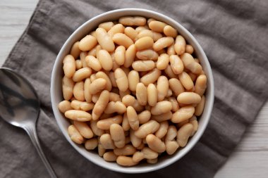 Konserve Beyaz Cannellini Fasulye Kasede, üst manzara.