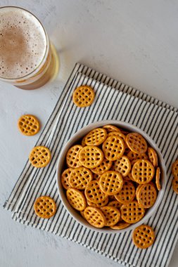 Organik Waffle Pretzels in a Bowl, top view. Boşluğu kopyala.