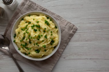 Ev yapımı soğan ve sarımsaklı patates püresi. Boşluğu kopyala.