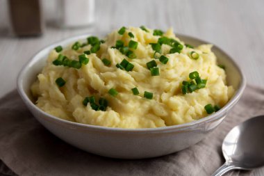 Ev yapımı soğan ve sarımsaklı patates püresi.. 