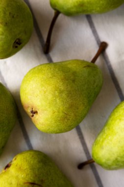 Çiğ Organik Lucas Bir demet Armut, üst görünüm.