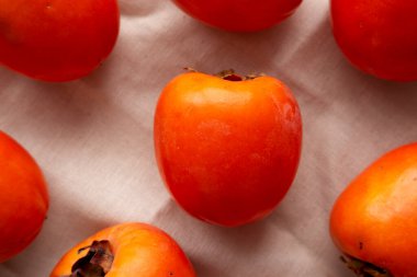 Çiğ organik portakal hurmaları, üst manzara. Dümdüz, tepeden, yukarıdan. 