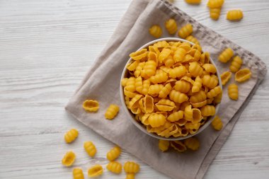 Ev yapımı çiğ Gnocchi Makarnası, en iyi manzara. Boşluğu kopyala.