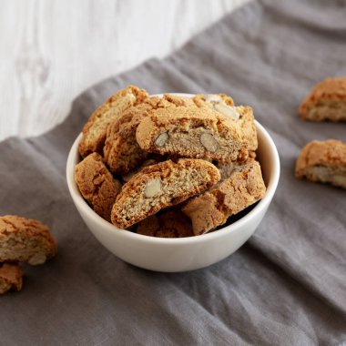 Ev yapımı Badem Cantuccini Kahvaltı İçin Hazır