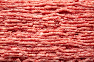 Organik Çimen Fed Çiğ Chuck Ground Beef tahtada, en iyi manzara. Yakın plan..