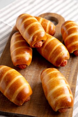 Ev yapımı Kolache Rolls Yemeye Hazır, yan görünüm.