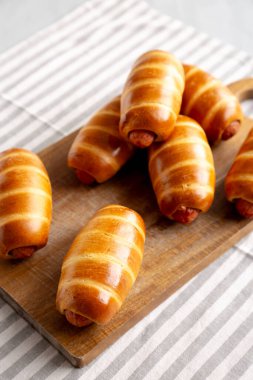 Ev yapımı Kolache Rolls Yemeye Hazır, yan görünüm.