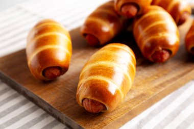 Ev yapımı Kolache Rolls Yemeye Hazır, yan görünüm.