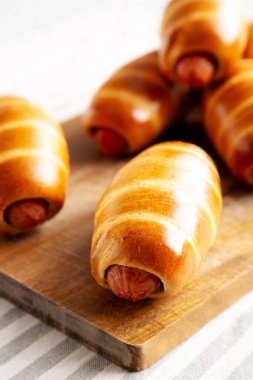 Ev yapımı Kolache Rolls Yemeye Hazır, yan görünüm.