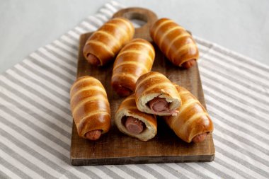 Ev yapımı Kolache Rolls Yemeye Hazır, yan görünüm.