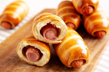 Ev yapımı Kolache Rolls Yemeye Hazır, yan görünüm.