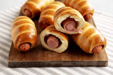 Ev yapımı Kolache Rolls Yemeye Hazır, yan görünüm.