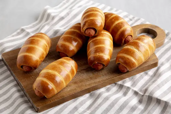 Ev yapımı Kolache Rolls Yemeye Hazır, yan görünüm.