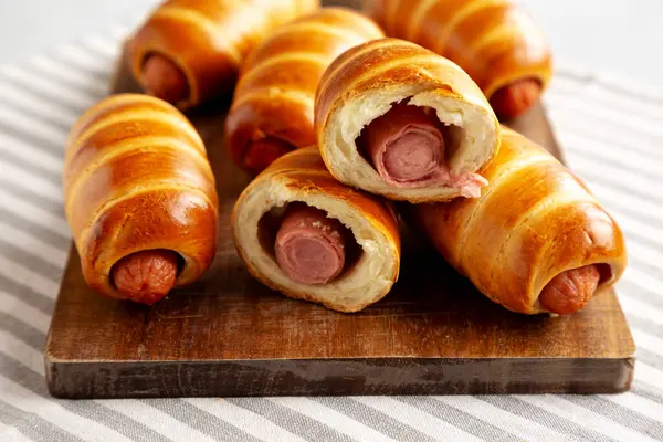 Ev yapımı Kolache Rolls Yemeye Hazır, yan görünüm.