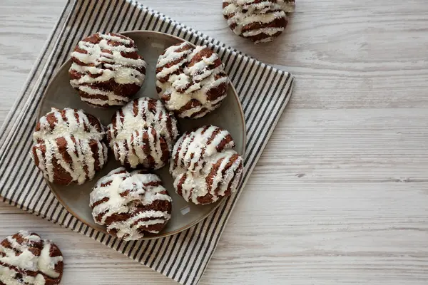 Ev yapımı profiteroller ve hindistancevizi kreması. Boşluğu kopyala.