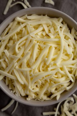 Parçalanmış Mozzarella Peyniri Bir Kasede, üst manzara. 