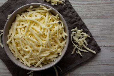 Parçalanmış Mozzarella Peyniri Bir Kasede, üst manzara. 