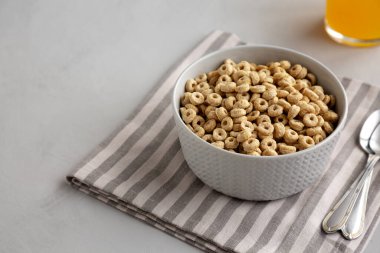 Kahvaltı için Bal ile Sağlıklı Gevrek Halkaları 