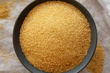 Organik Demerara Sugar in a Bowl, top view. Yakın plan..