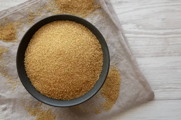Organik Demerara Sugar in a Bowl, top view. Boşluğu kopyala.