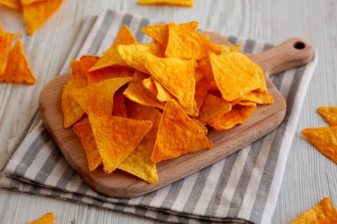 Meksika Nacho peynirli tortilla cipsi, yan görüş. Yakın plan..