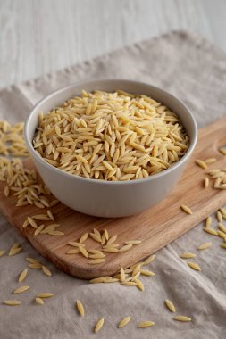 Organik kurutulmuş Orzo Makarnası..
