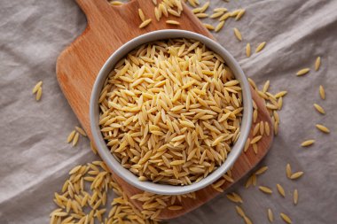 Organik kurutulmuş Orzo Makarnası.. 