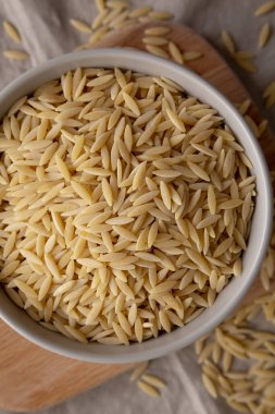 Organik kurutulmuş Orzo Makarnası.. 