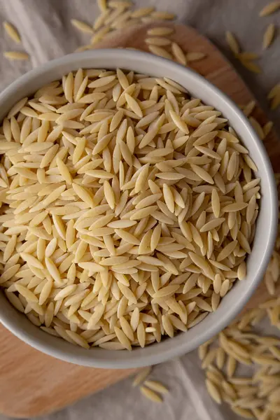 Organik kurutulmuş Orzo Makarnası.. 