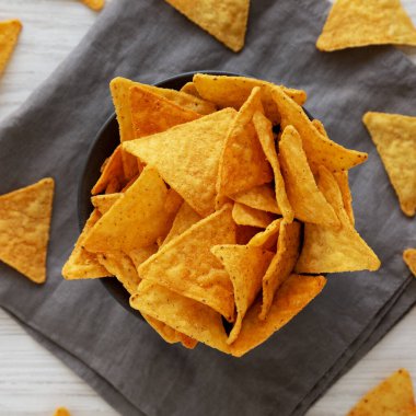 Çıtır Nacho BBQ Tortilla Cipsleri Bir kâsede, üst manzara.