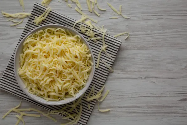 Organik Paramparça Mozzarella Peyniri, en iyi manzara. Boşluğu kopyala.