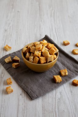 Ev yapımı Çıtır Ekmek Ekmeği Kasede, yan görünüm.