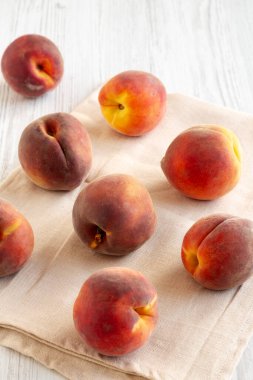 Çiğ Organik Şeftali Yemeye Hazır