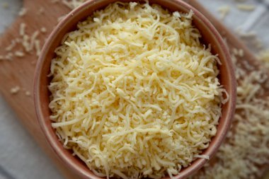 Organik rendelenmiş peynir karışımı, üst görünüm.. 