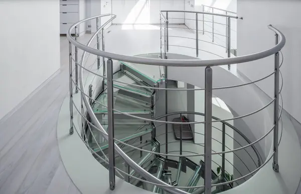 Interior Moderno Casa Privada Luxo Escadaria Espiral Feita Vidro Metal — Fotografia de Stock