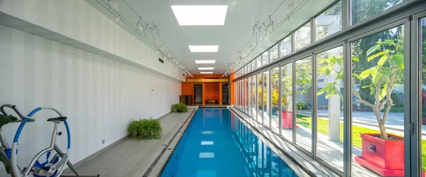Modernes Interieur Eines Luxuriösen Privathauses Schwimmen Ziehen Hütte Glaswand — Stockfoto
