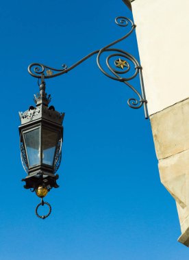 Krakow, Polonya 'da modern Avrupa mimarisi. Eski fenerin yakın çekimi