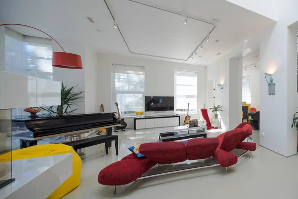 Intérieur Moderne Maison Privée Luxe Salon Spacieux Des Murs Blancs — Photo