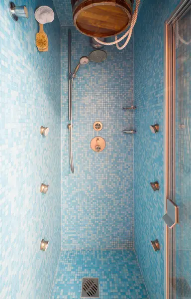 Chuveiro Interior Moderno Banheiro Pequena Telha Azul — Fotografia de Stock