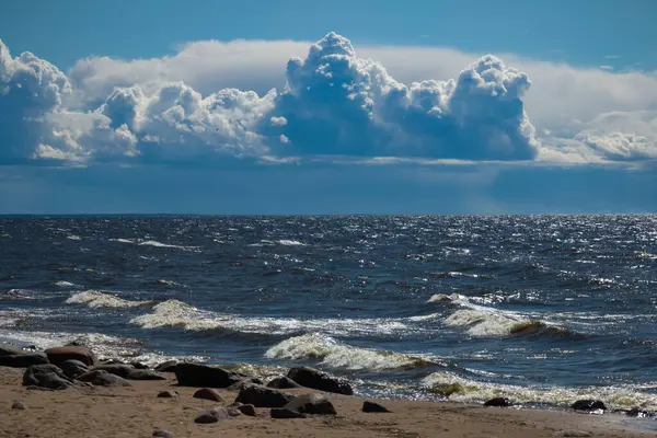 Beautiful Seascape Cloudy Sky Reflection Sunlight Sea Waves — Stock Photo, Image