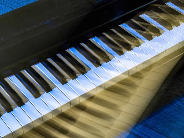 Bir Müzik Aletinin Parçası Beyaz Siyah Piyano Tuşları Yakın Plan — Stok fotoğraf