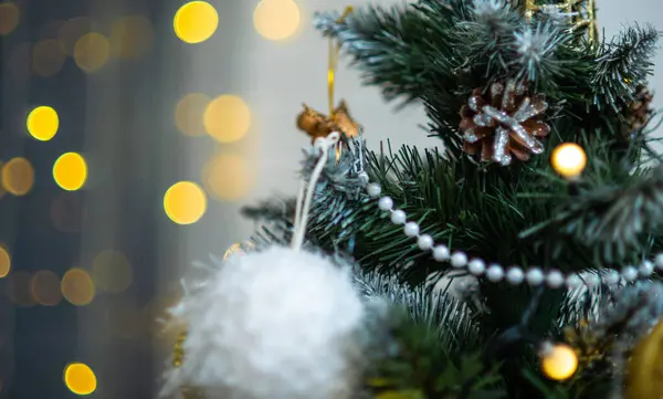 Lesklá Jedle Korálky Vánoční Stromek Bokeh Světla Věnce — Stock fotografie