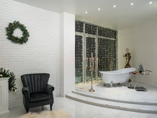 Luksusowe Wnętrze Salonu Łazienką Dekoracje Świąteczne — Zdjęcie stockowe