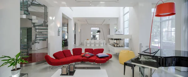 Modern Interieur Van Luxe Particulier Huis Ruime Woonkamer Met Rode — Stockfoto