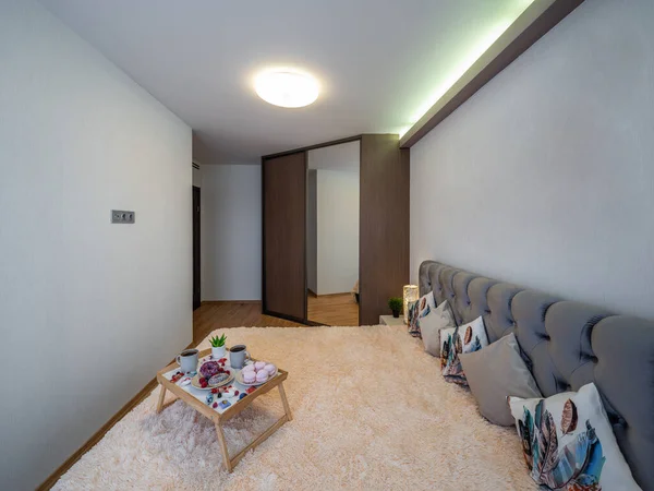 Interior Moderno Quarto Apartamento Luxo Cama Aconchegante Nightstand Ner Café — Fotografia de Stock