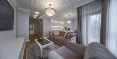 Modern bir dairede oturma odası. Stüdyo. Parke.