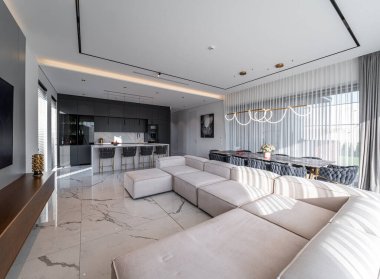 Özel bir ev, mutfağı olan bir stüdyo..