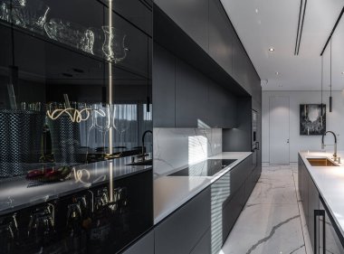 Özel bir ev, mutfağı olan bir stüdyo..