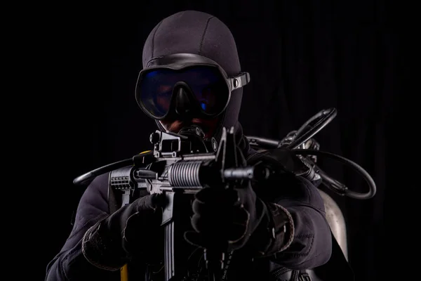 Офицер Спецназа Спецназа Спецназа Спецназа Оружием Руках Темном Фоне Концепция — стоковое фото